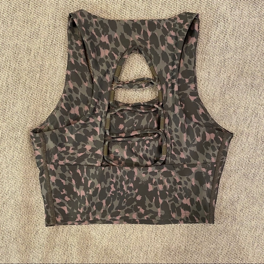 Sports bra ferocious crisscross by Good American - Picture 5 of 14